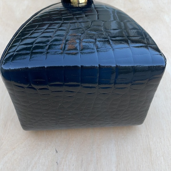 NWOT ST. JOHN Gold & Black Pyramid Wristlet / Clutch - Picture 2 of 9